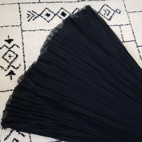 NWOT Off Shoulder Gown - Picture 5 of 7